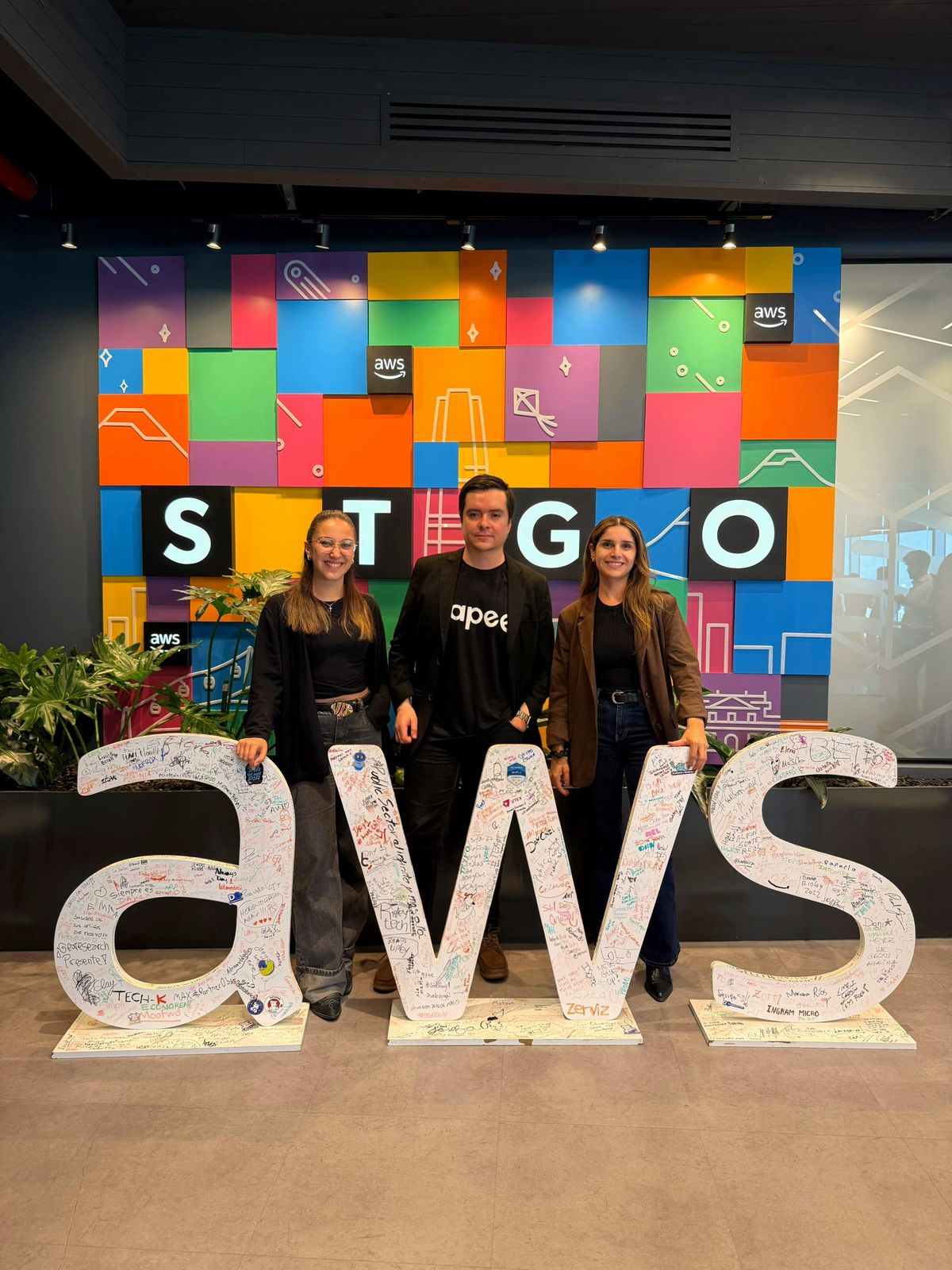 Equipo Hapee en oficinas AWS Santiago de Chile